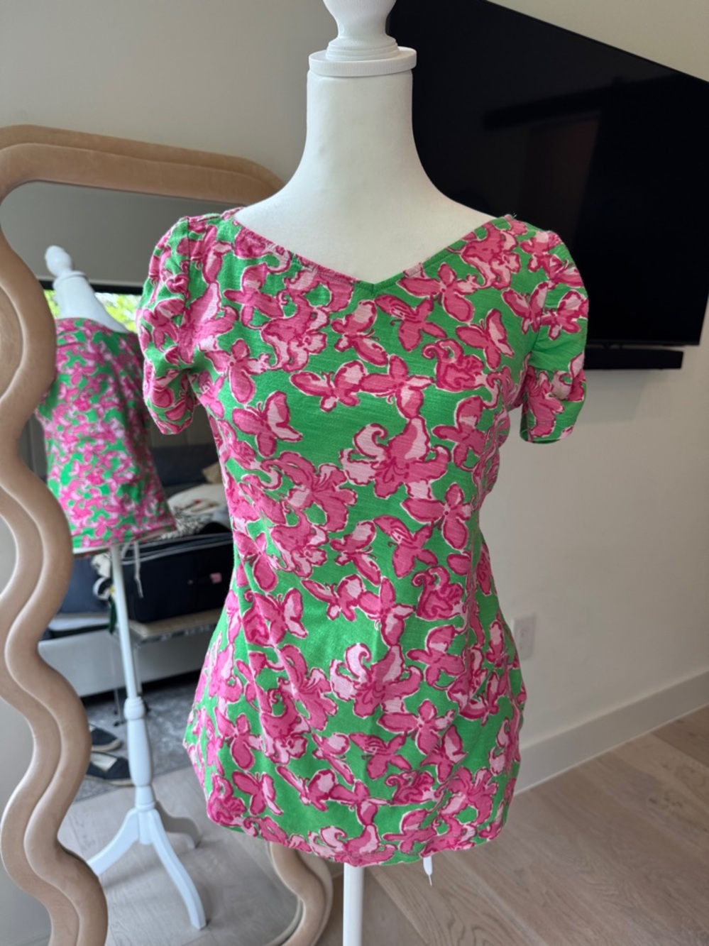 Lilly Pulitzer Green & Pink Floral Logo Tee Rouched Sleeves